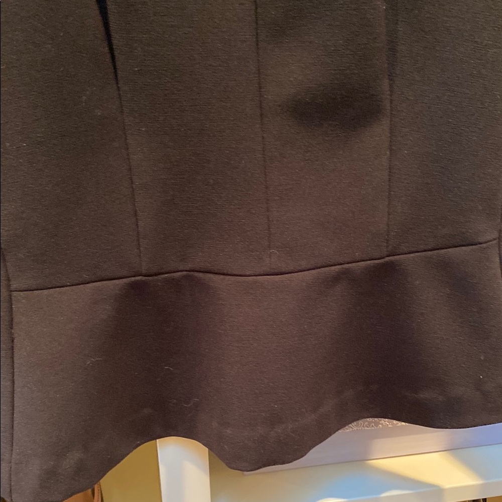 Black Fitted Blouse with 3/4 Sleeves and Boxy Style - Picture 4 of 5